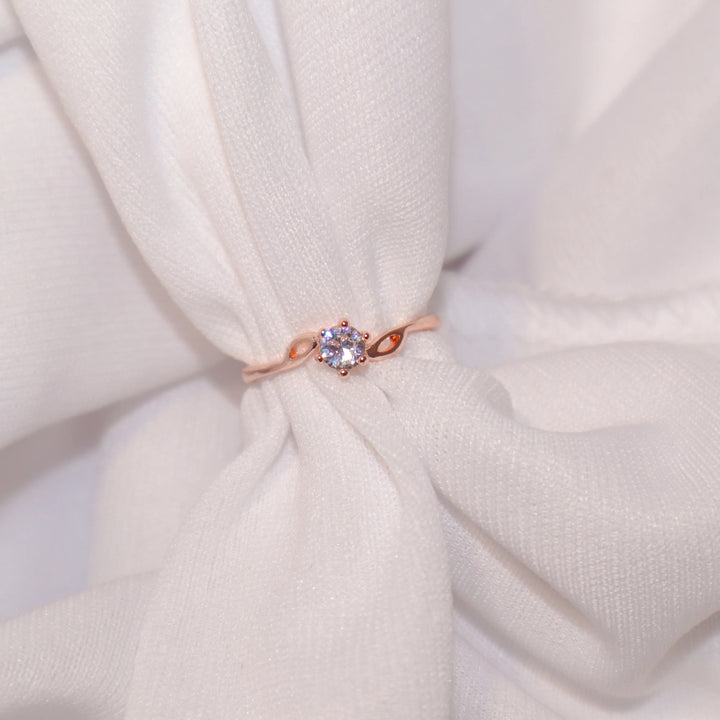Negative almond rose-gold ring - Salty Accessories