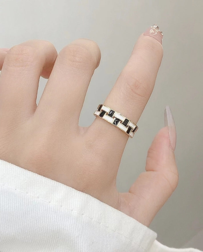 Ray Black and White Enamel Gold Ring
