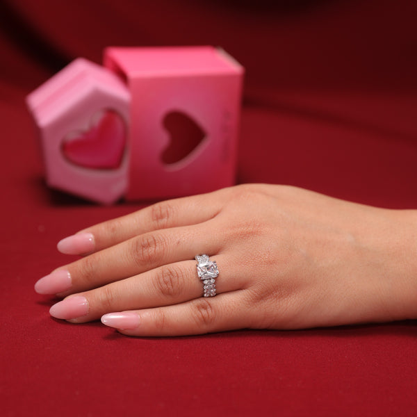 Solitaire Paradise Silver Ring With Valentine Box