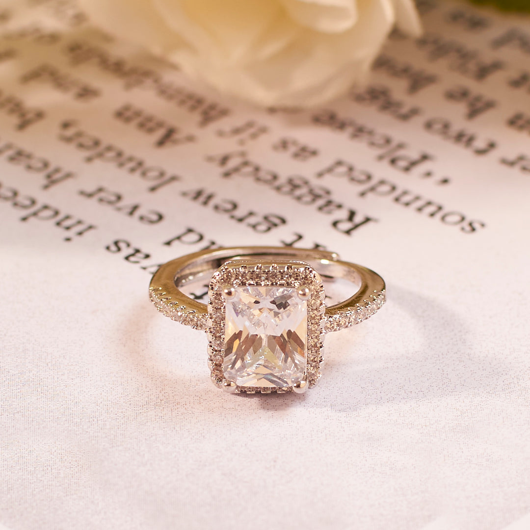Span Studded Solitaire Silver Ring