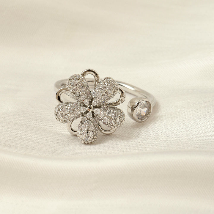 Crystal Daisy Spinner Ring - Salty Accessories