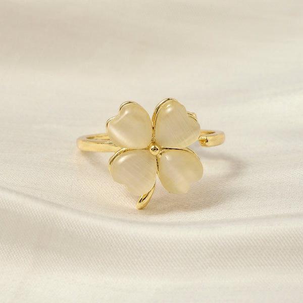 Nyrah Spinner Milky Floral Ring