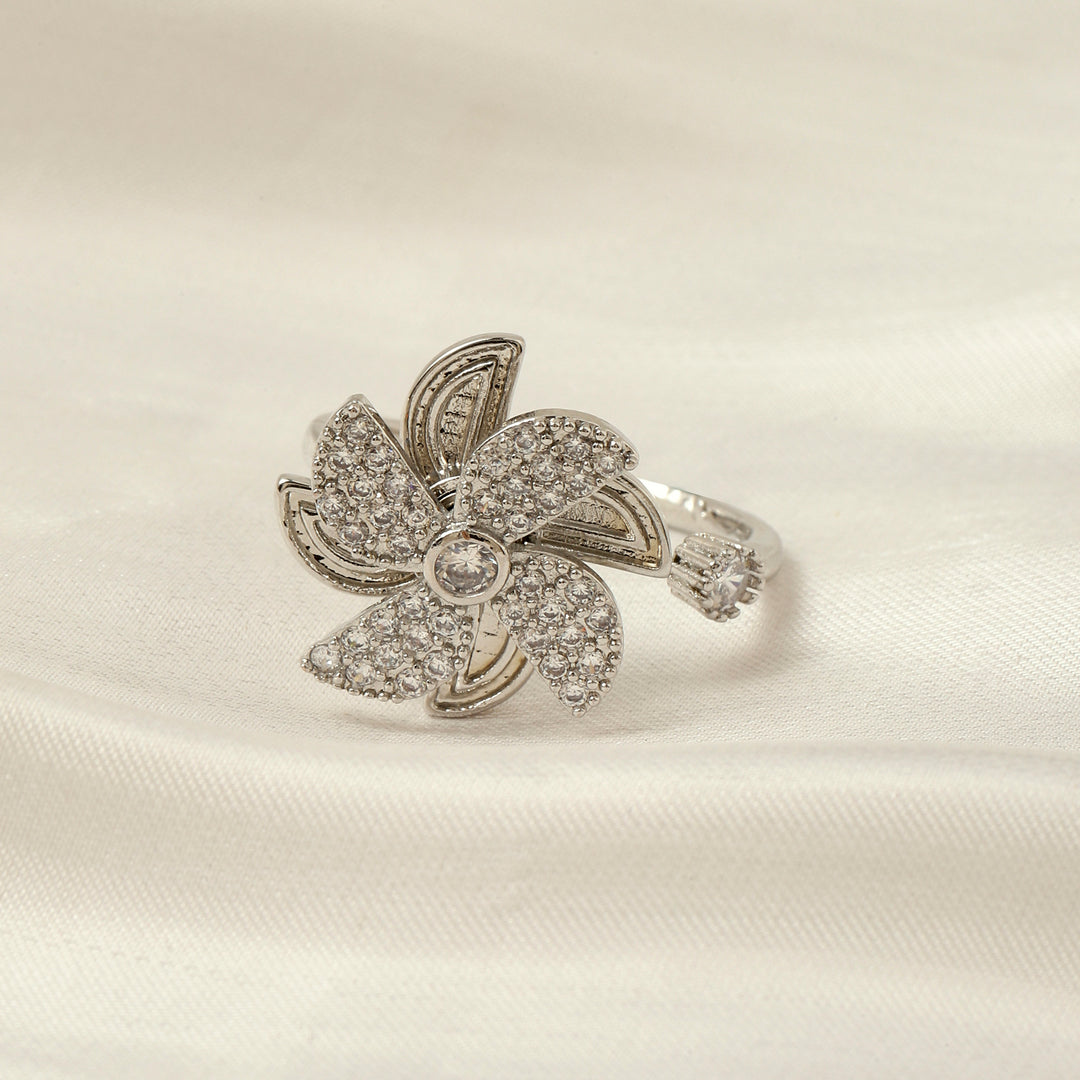 Windy Spinner Crystal Ring
