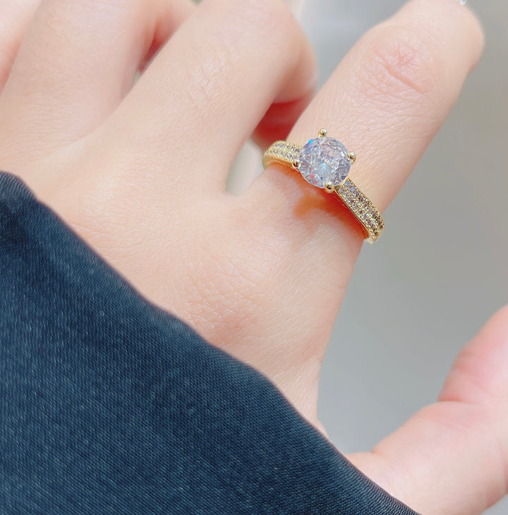 Elegant Gold Promise Ring