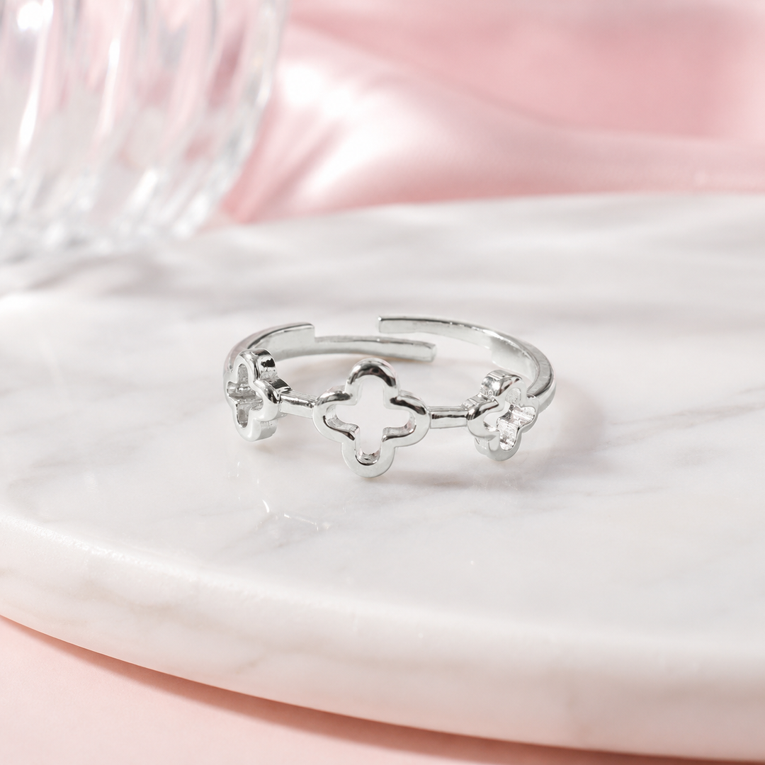 Mini Clover Silver Ring