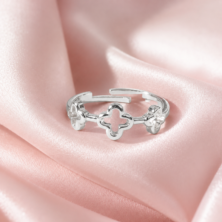 Mini Clover Silver Ring