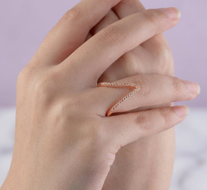 Minimalist V-Curved Ring