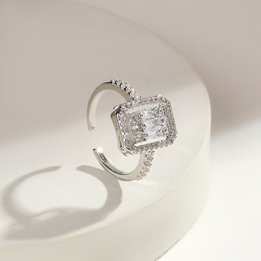 Elvara Luxe Frame Ring