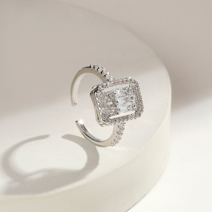 Elvara Luxe Frame Ring