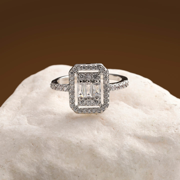 Elvara Luxe Frame Ring