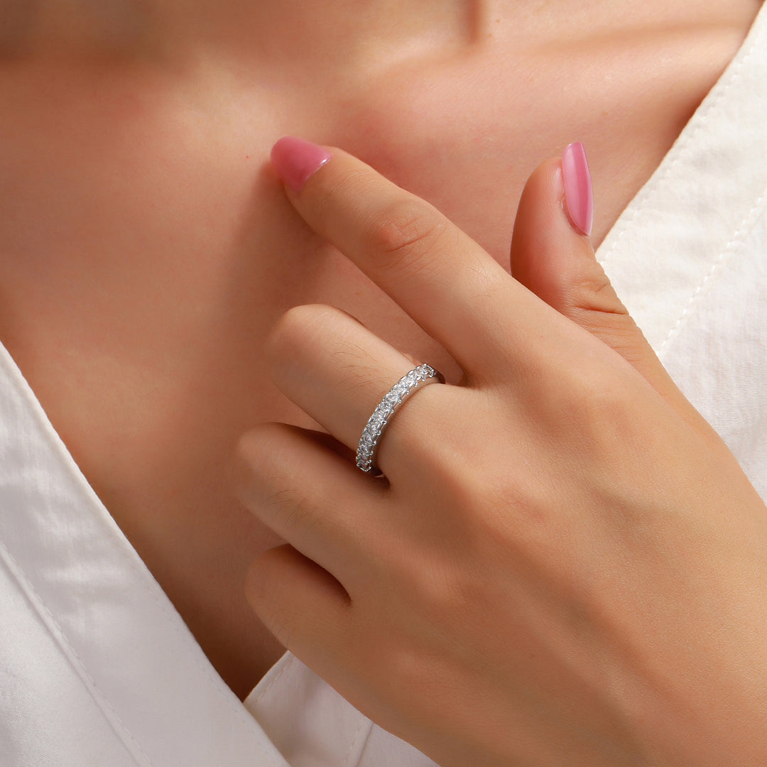 Elaris Crystal Band Ring