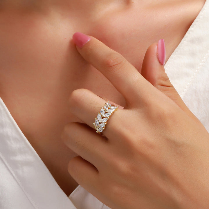 Elvaira Leafline Spark Ring