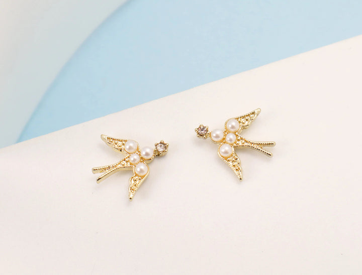 Raven Gold Pearl Earrings