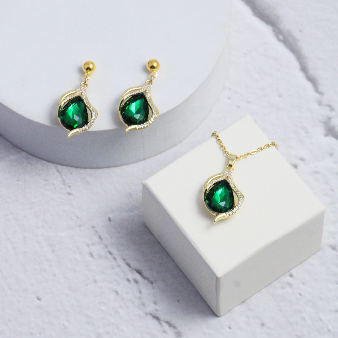 Romantic Emerald Earrings and Necklace Set