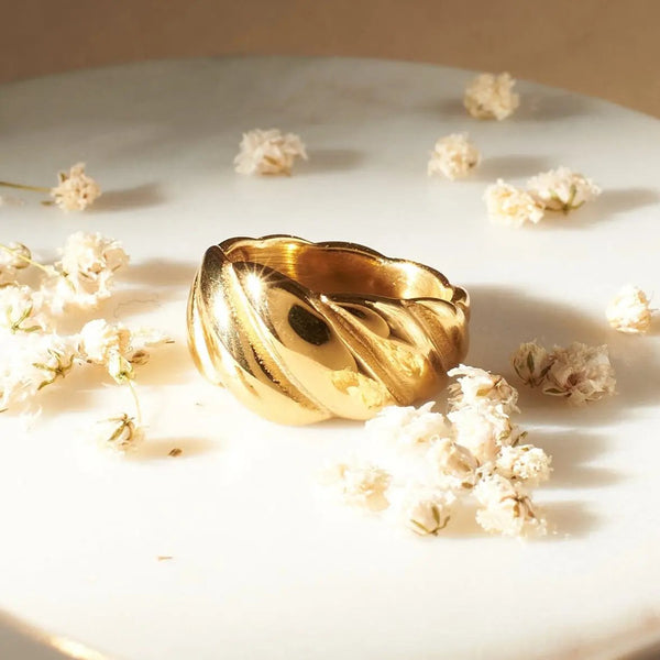 Royal Crossiant Ring