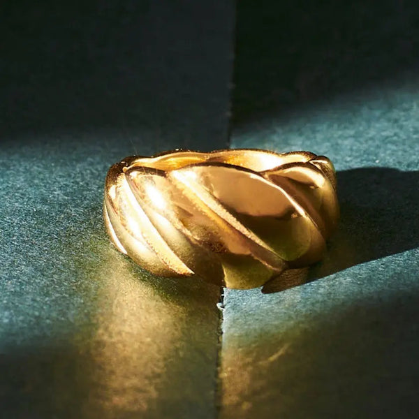 Royal Crossiant Ring