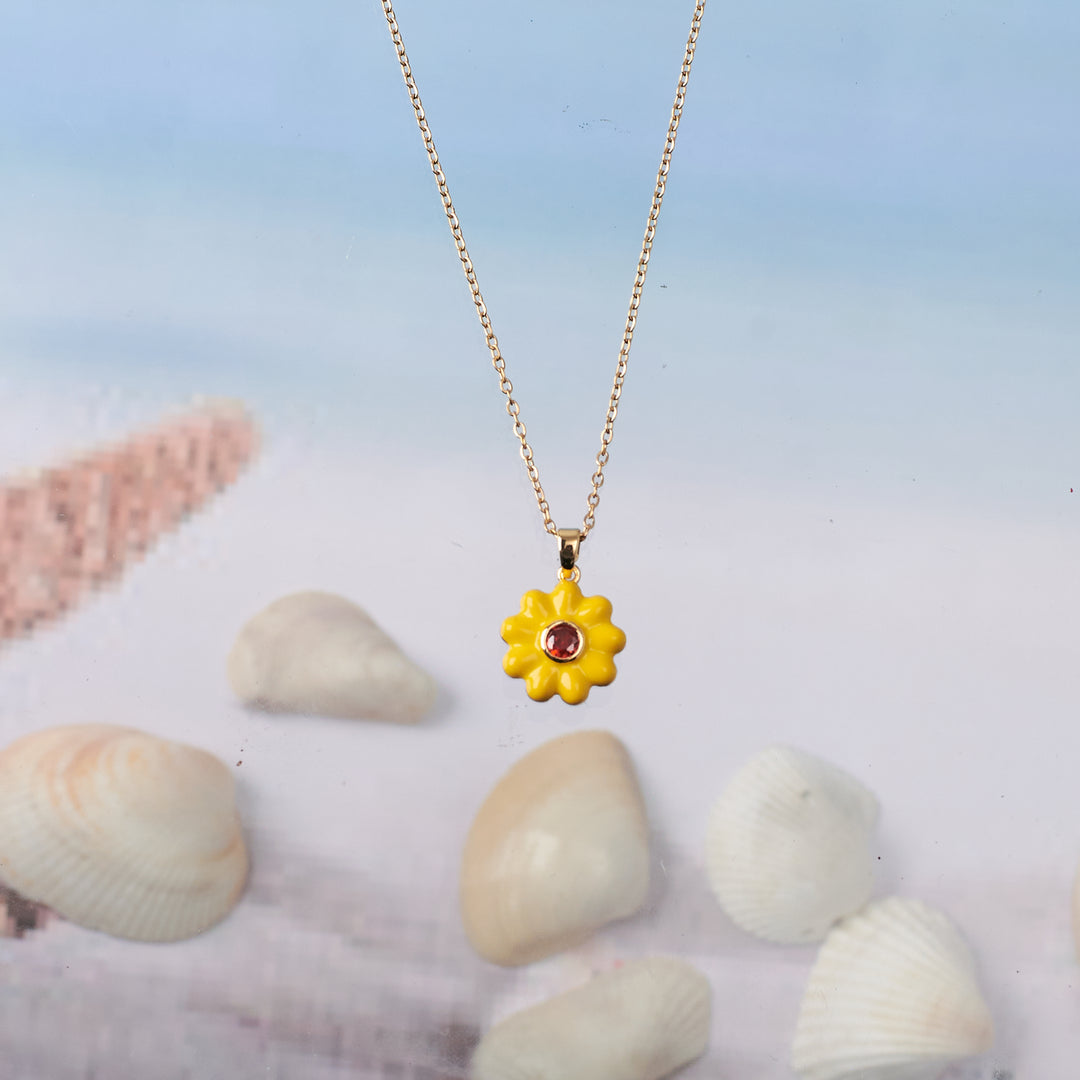 Daisy by the Shore Hat and Necklace Combo