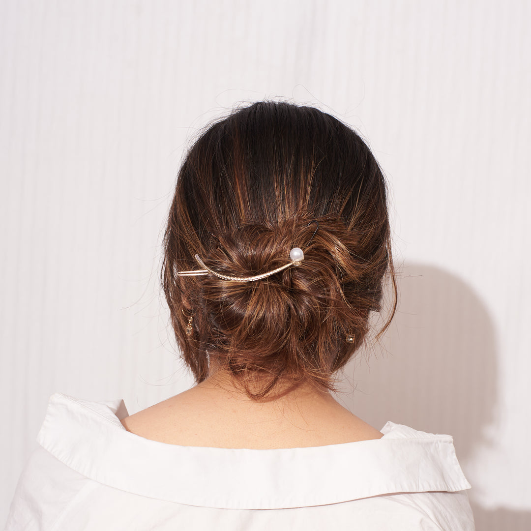 Daisy Twist Bun Pin