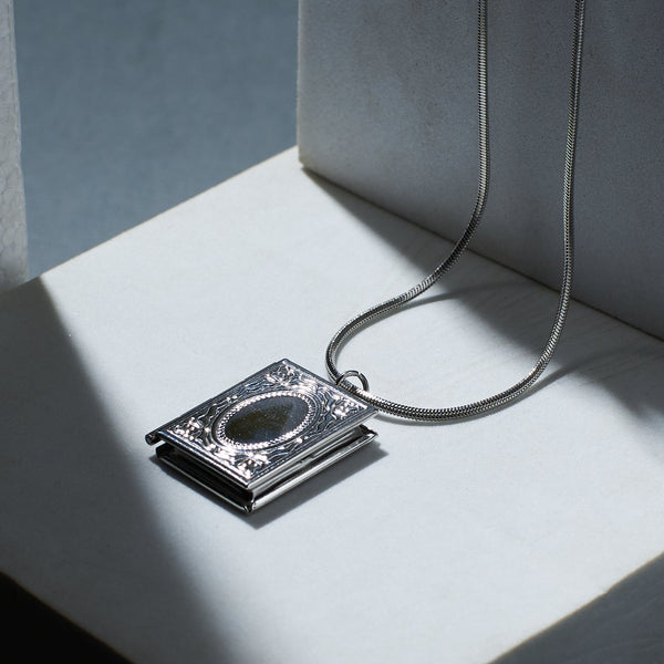 Quirky Quasar Openable Silver Pendant