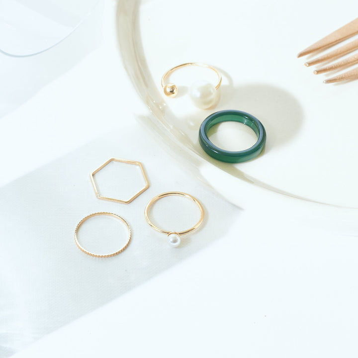 Set Of 5 Emerald Pearl Rings