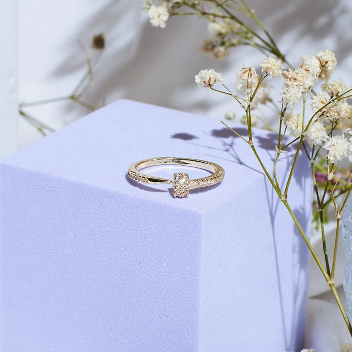 Shimmer Nail Golden Ring | Salty