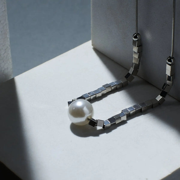Shimmering Love Knot Pearl Necklace