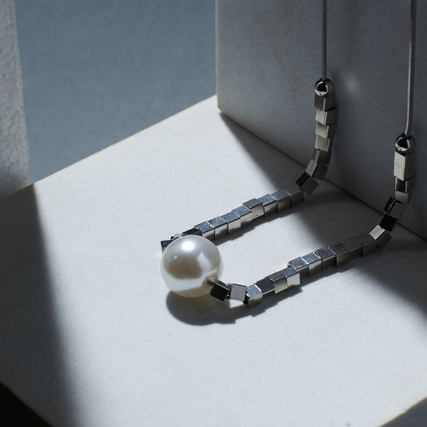 Shimmering Love Knot Pearl Necklace