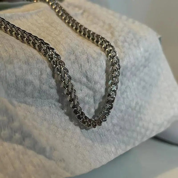 Sleek Elegance Silver Chain