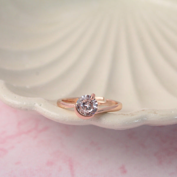 Sophisticated Diamond Golden Band