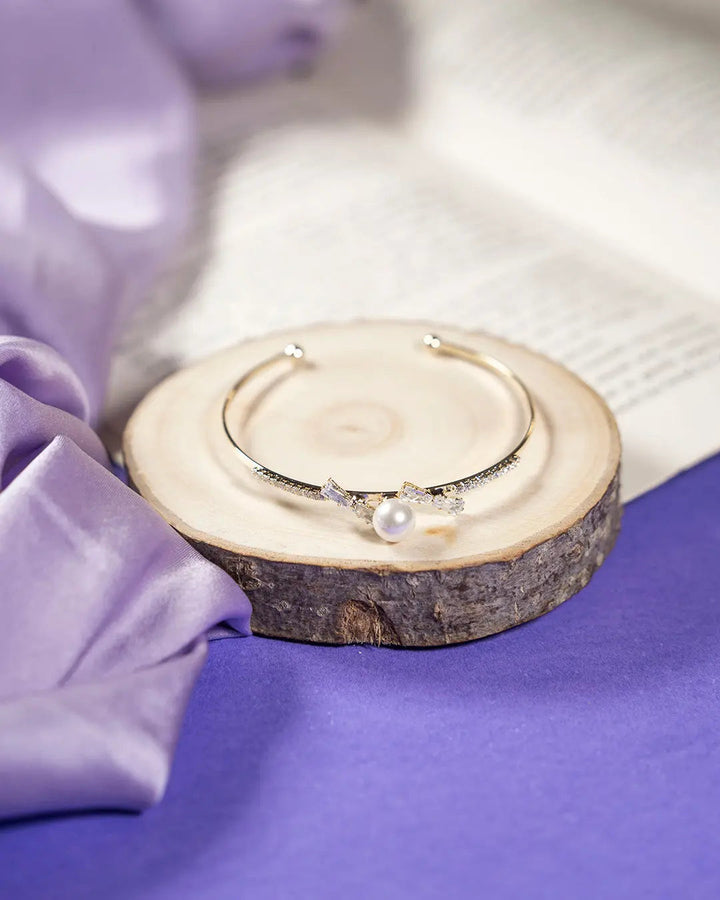 The Queen's Pearl Cuff - Gold - Salty Accessories