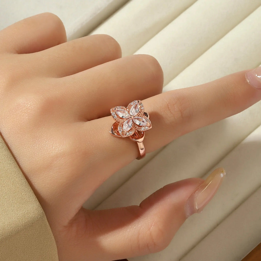 Thea Clover Heart Spinner Ring - Salty Accessories