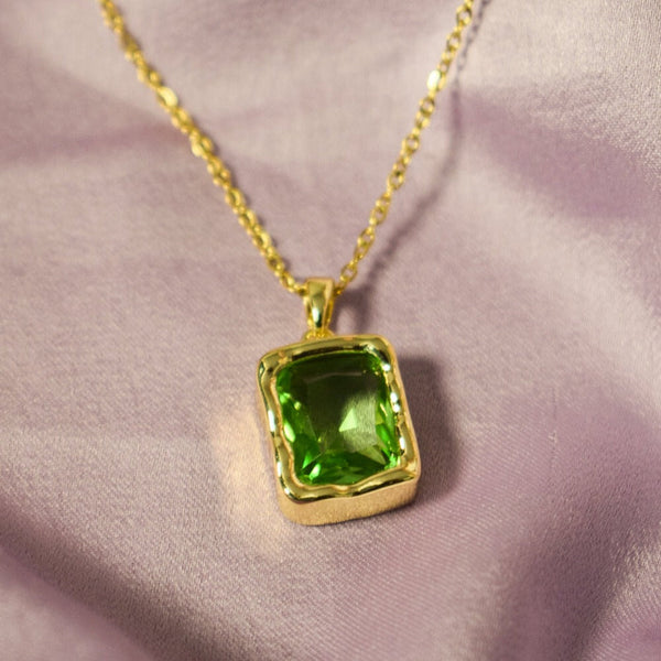 Vintage Emerald Chic Necklace -Gold