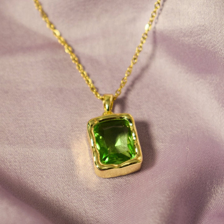 Vintage Emerald Chic Necklace -Gold - Salty Accessories