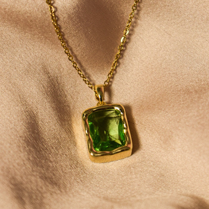 Vintage Emerald Chic Necklace -Gold