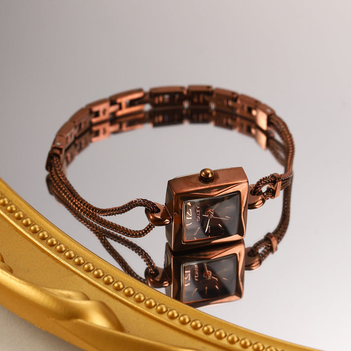 Iconic Square Vintage Analog Watch