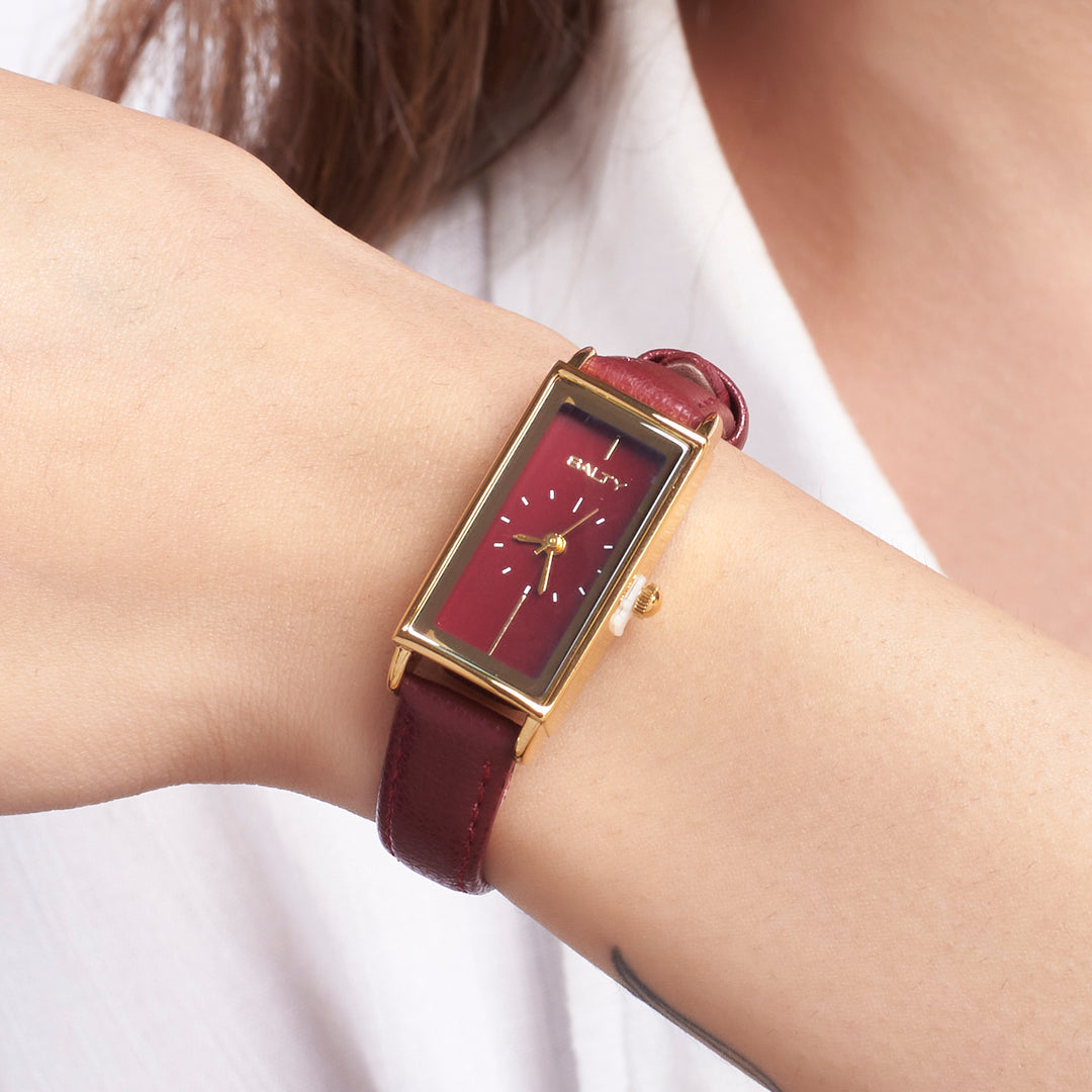 Wine Classic Leather Strap Analog Watch