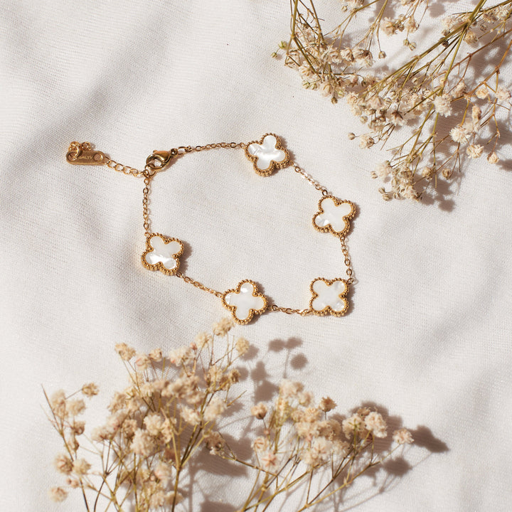 White Dove Clover Affair Jewellery Set