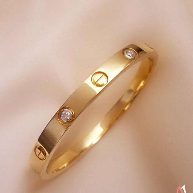 luxstina / jewlery / stack / diamond / Tennis bracelet / Cartier Love  bracelelt / gold … | Tennis bracelet diamond, Cartier love bracelet  diamond, Jewelry lookbook