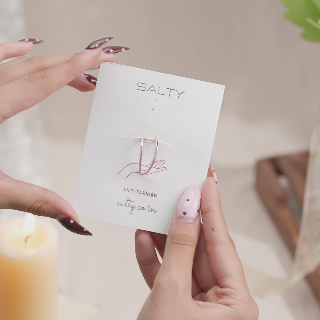 Minimalist V-Curved Ring