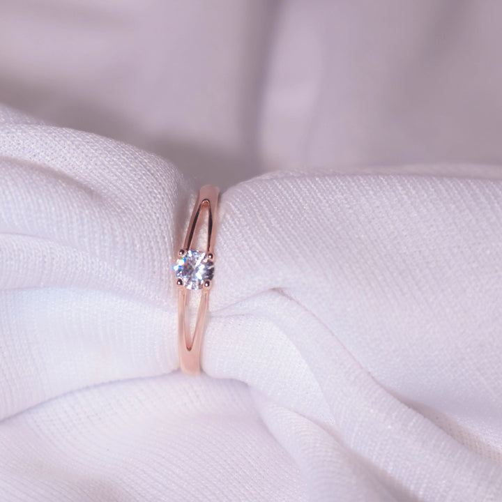 Amour Solitaire Ring