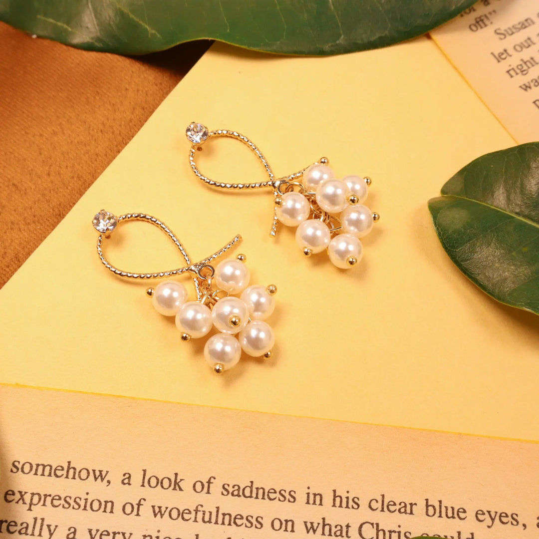 Chic Cocktail Pearls Earrings