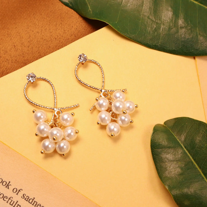 Chic Cocktail Pearls Earrings