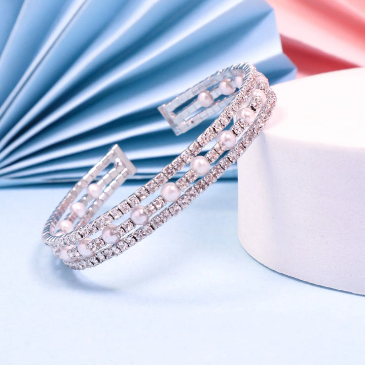 Classic Fresh Pearls Cuff