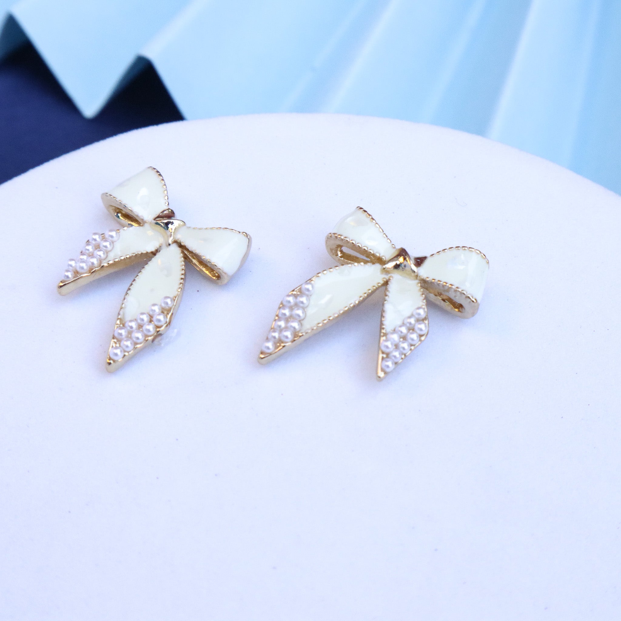 Sapphire Gingham Bow Earrings – Anabela Chan Joaillerie