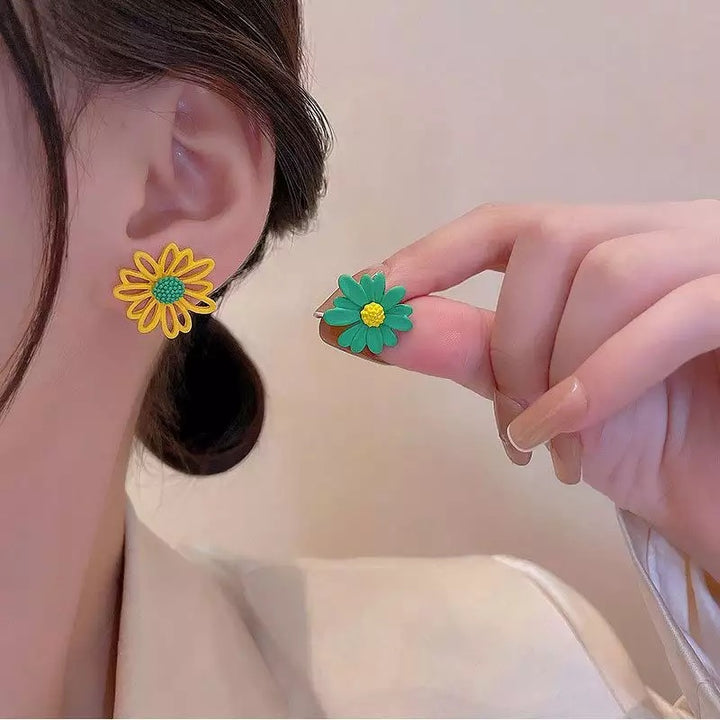 Dreamy Daisy Green Yellow Flower Earrings