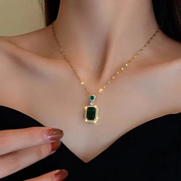Kiara Advani Green Emerald Necklace and Earrings Set