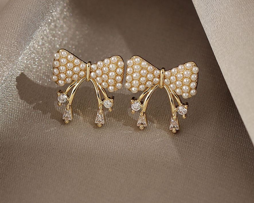 Pearls Bow Studs
