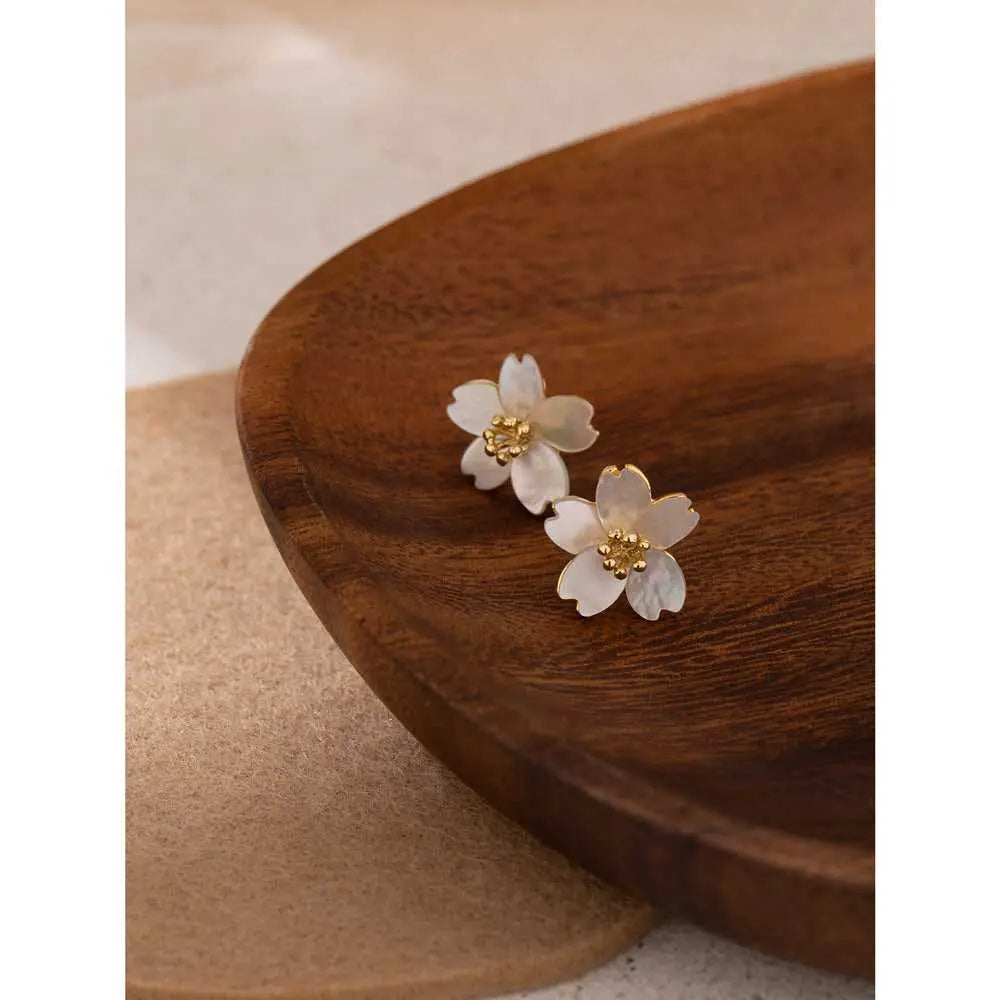 White Flower Natural Shell Stud Earrings