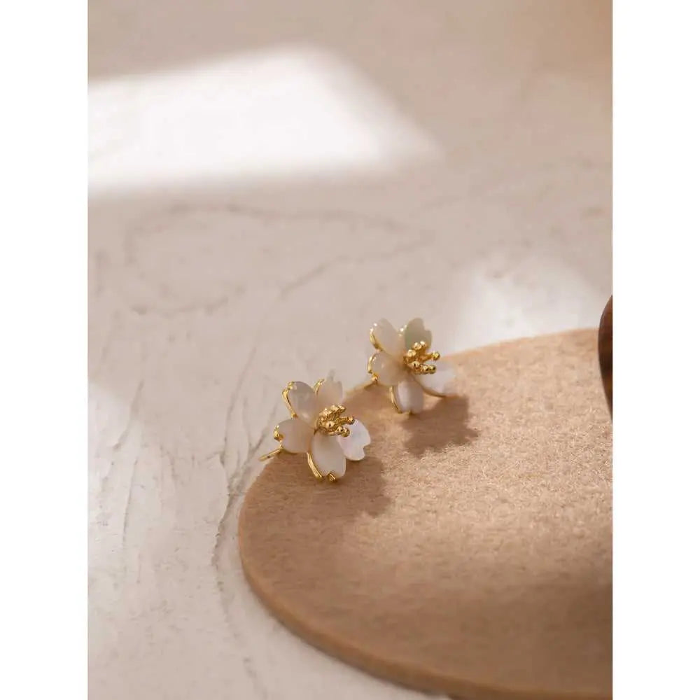 White Flower Natural Shell Stud Earrings