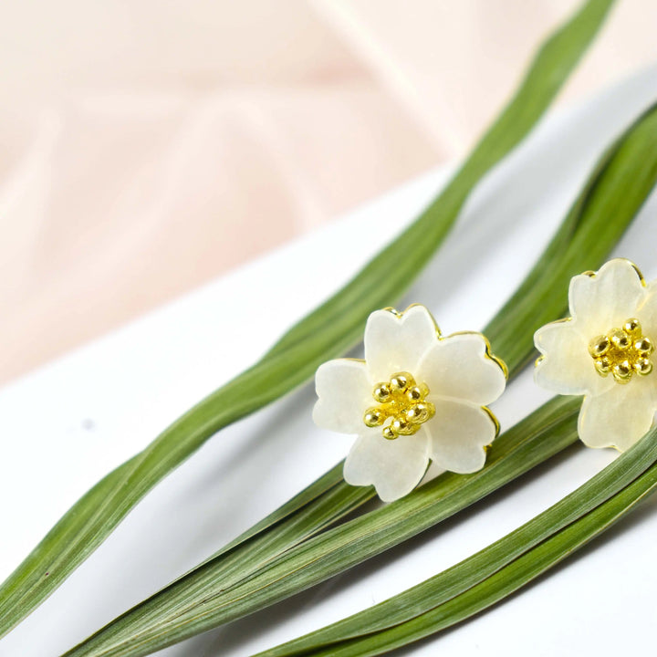 White Flower Natural Shell Stud Earrings